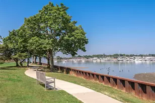11 Shore Rd, Port Washington, NY 11050 - Photo 9