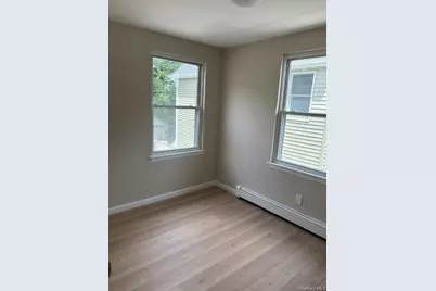 40 South Bayles Avenue #Upper, Port Washington, NY 11050 - Photo 11