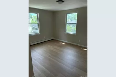 40 South Bayles Avenue #Upper, Port Washington, NY 11050 - Photo 9