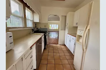 175 S Brookside Avenue, Freeport, NY 11520 - Photo 13