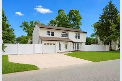 779 Peconic Avenue, West Babylon, NY 11704 - Photo 3