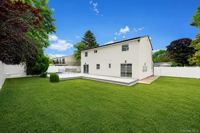 779 Peconic Avenue, West Babylon, NY 11704 - Photo 5