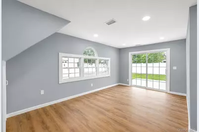 779 Peconic Avenue, West Babylon, NY 11704 - Photo 31