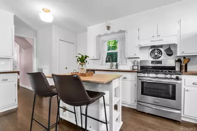 24 Howard Avenue, Valhalla, NY 10595 - Photo 15