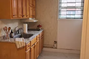 954 E 212th St, Bronx, NY 10469 - Photo 17