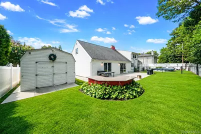5 Horseshoe Drive, Holbrook, NY 11741 - Photo 13
