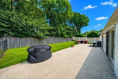 5 Horseshoe Drive, Holbrook, NY 11741 - Photo 11