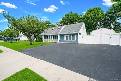 5 Horseshoe Drive, Holbrook, NY 11741 - Photo 1