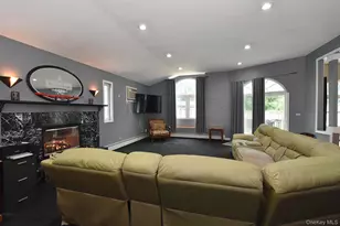 2224 Louis Kossuth Ave, Ronkonkoma, NY 11779 - Photo 11