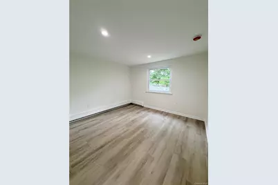 32 Dorchester Road, Ronkonkoma, NY 11779 - Photo 9
