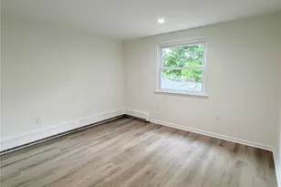 32 Dorchester Rd, Ronkonkoma, NY 11779 - Photo 9
