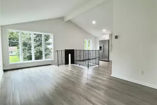 32 Dorchester Rd, Ronkonkoma, NY 11779 - Photo 3