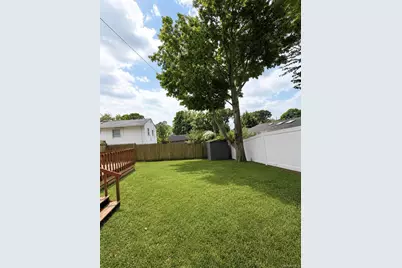 32 Dorchester Road, Ronkonkoma, NY 11779 - Photo 21