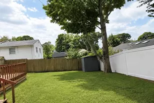 32 Dorchester Rd, Ronkonkoma, NY 11779 - Photo 21