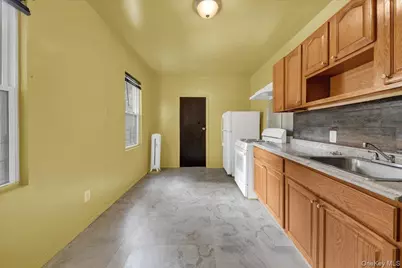 89 Saratoga Avenue #1, Yonkers, NY 10705 - Photo 3