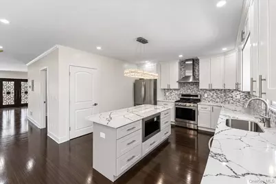 8341 Little Neck Parkway, Glen Oaks, NY 11004 - Photo 21