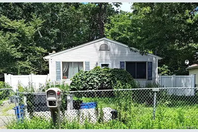 83 Norfleet Lane, Coram, NY 11727 - Photo 3
