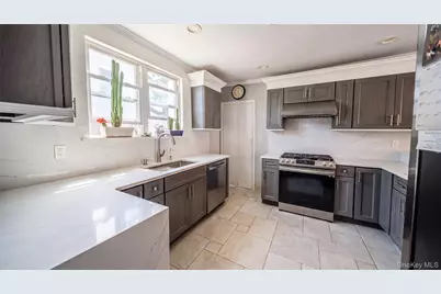 681 Stowe Avenue, Baldwin, NY 11510 - Photo 13