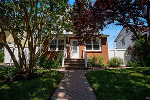 681 Stowe Ave, Baldwin, NY 11510 - Photo 3