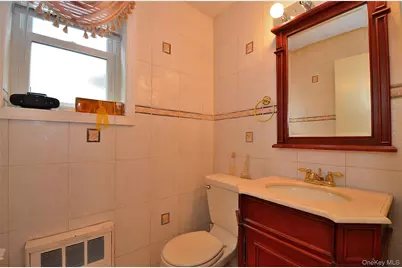 786 E Carl Avenue, Baldwin, NY 11510 - Photo 23
