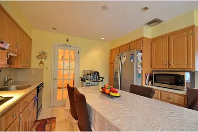 786 E Carl Avenue, Baldwin, NY 11510 - Photo 11
