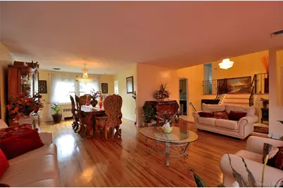 786 E Carl Avenue, Baldwin, NY 11510 - Photo 3