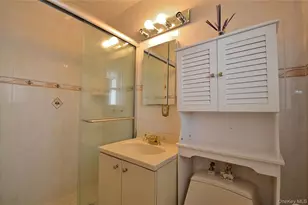 786 E Carl Ave, Baldwin, NY 11510 - Photo 17