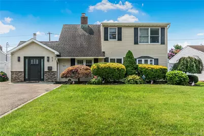 93 Duckpond Drive N, Wantagh, NY 11793 - Photo 1