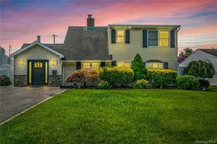 93 Duckpond Dr N, Wantagh, NY 11793 - Photo 23