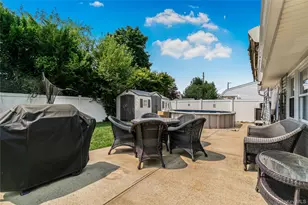 93 Duckpond Dr N, Wantagh, NY 11793 - Photo 19