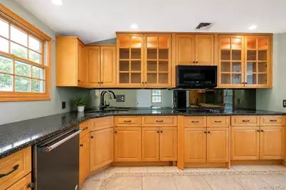 10 Aron Drive, Bohemia, NY 11716 - Photo 11