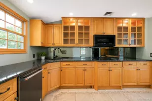 10 Aron Dr, Bohemia, NY 11716 - Photo 11