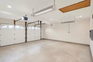 10 Aron Dr, Bohemia, NY 11716 - Photo 31