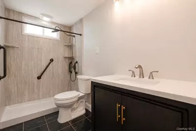 10 Aron Drive, Bohemia, NY 11716 - Photo 15
