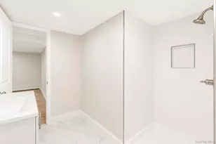 10 Aron Dr, Bohemia, NY 11716 - Photo 27