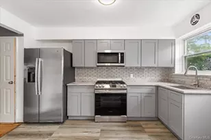1319 Hicks St, Bronx, NY 10469 - Photo 11