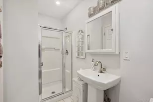1116 Savoy Dr, Melville, NY 11747 - Photo 15