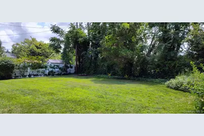 46 Margaret Drive E, Plainview, NY 11803 - Photo 19