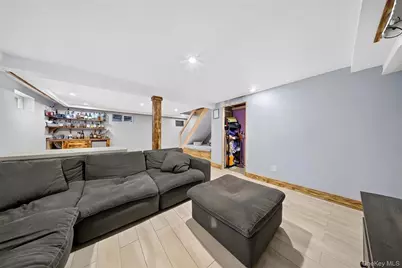 131 Dorset Avenue, Albertson, NY 11507 - Photo 21