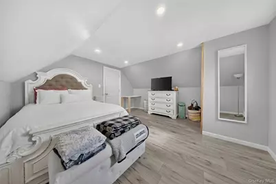 131 Dorset Avenue, Albertson, NY 11507 - Photo 17