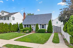 131 Dorset Ave, Albertson, NY 11507 - Photo 3