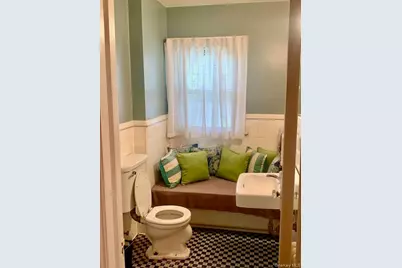 330 E Devonia Avenue, Mount Vernon, NY 10552 - Photo 11