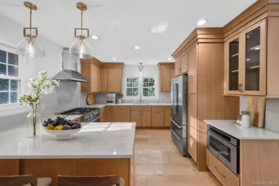 111 Altamont Avenue, Sea Cliff, NY 11579 - Photo 7