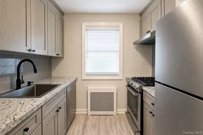 78-02 Cloverdale Boulevard #Upper, Bayside, NY 11364 - Photo 5