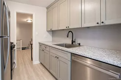 78-02 Cloverdale Boulevard #Upper, Bayside, NY 11364 - Photo 7