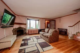 390 Cochran Pl, Valley Stream, NY 11581 - Photo 5