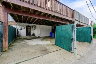 390 Cochran Pl, Valley Stream, NY 11581 - Photo 29