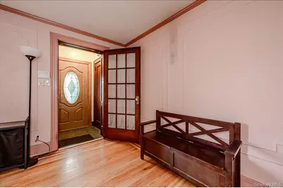 390 Cochran Place, Valley Stream, NY 11581 - Photo 3