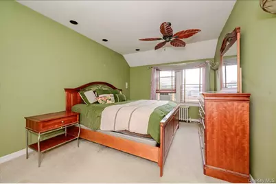 390 Cochran Place, Valley Stream, NY 11581 - Photo 19