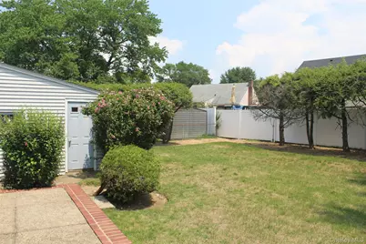120 N Terrace Place, Valley Stream, NY 11580 - Photo 9